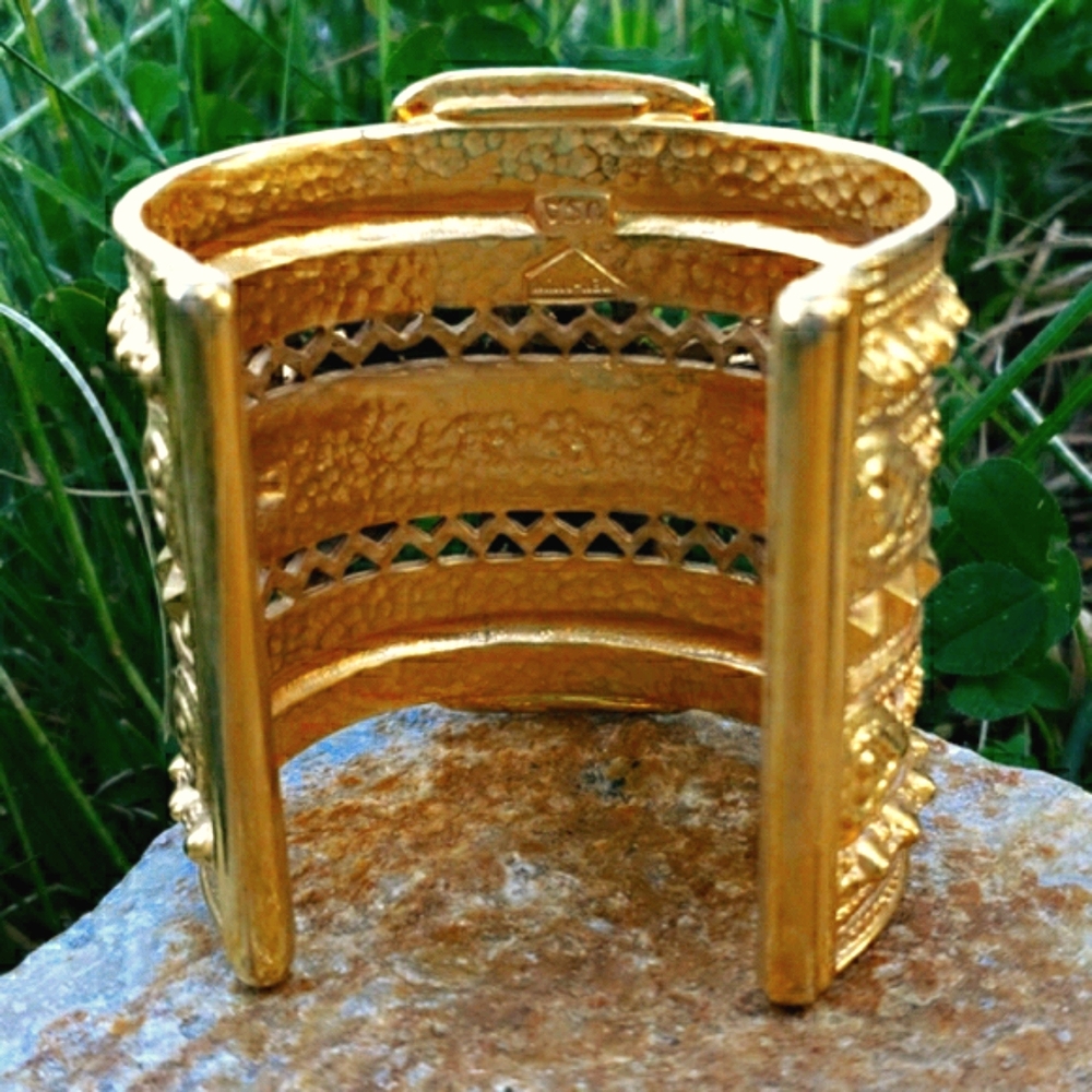 CONSIGNED* Ben Amun Lrg Etruscan Gold Pearl Cuff Bracelet - Picture 10 of 17